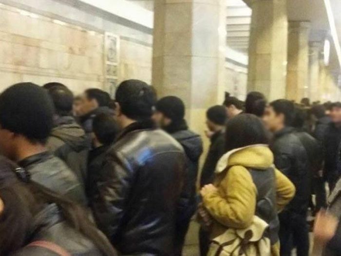 Bakı metrosunda GƏRGİNLİK aləm bir-birinə dəydi