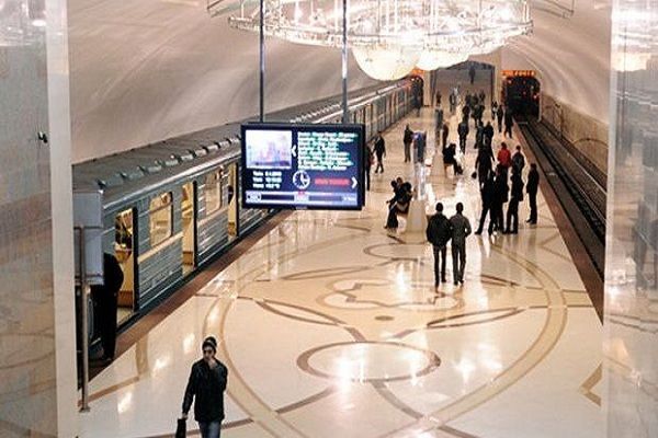 Polis metroda əməliyyat keçirdi: Telefon oğruları saxlanıldı