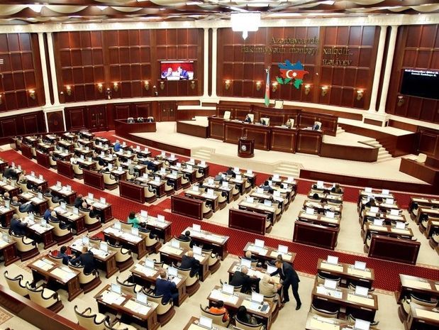 “Silahlı Qüvvələr haqqında” qanun layihəsi qəbul olundu