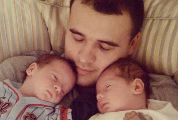 Emin əkizlərini belə təbrik etdi