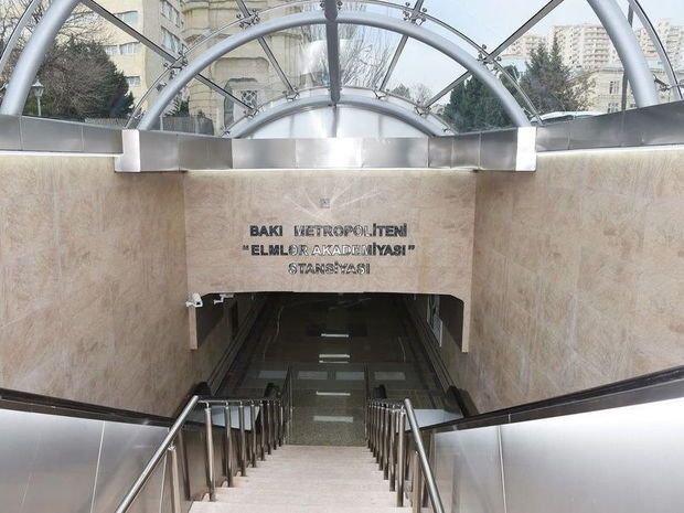 Metroda gecikmə ilə bağlı açıqlama FOTO