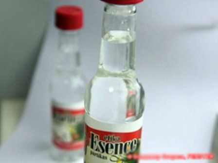 Bu turşu 237 nəfəri zəhərlədi ölənlər də var