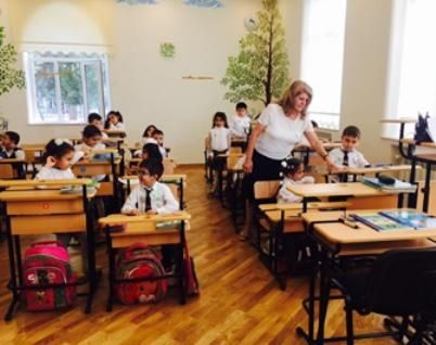 Uşaqlarımızı "yükləyən" məktəblər müəllimlər çaş-baş qalıblar