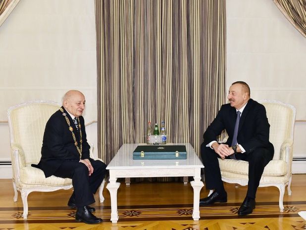 Prezident Ömər Eldarova orden təqdim etdi