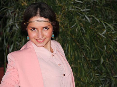 "Arxalarında dayanan pullu kişiləri..."