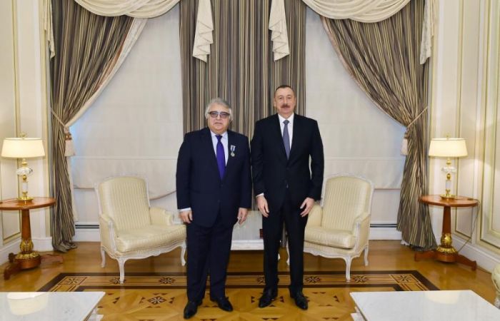 Fərhad Bədəlbəyliyə “İstiqlal” ordeni verildi