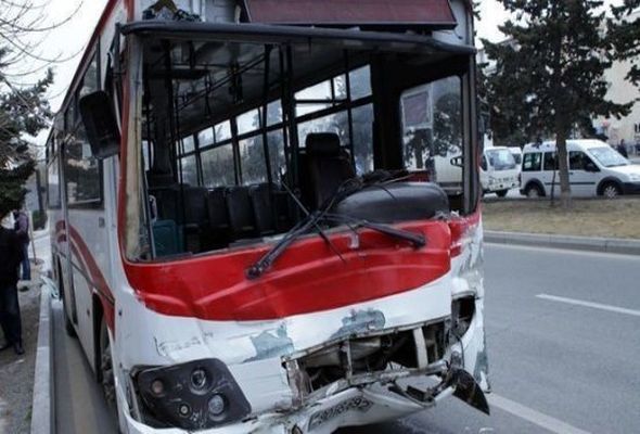 Bakıda avtobus qəzası Ölən var