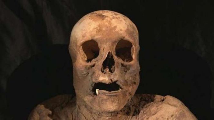 43 il əvvəl tapılan sirli mumiya - GÖRÜN KİM ÇIXDI -FOTOLAR