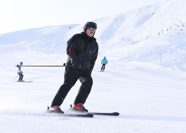 İlham Əliyev “Şahdağ”da xizək sürüb FOTO