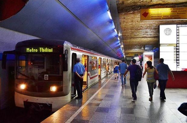 Tbilisi metrosunda tavan çökdü Yaralılar var