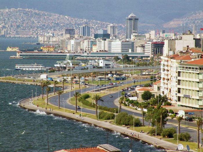 İzmirdə ümummilli lider Heydər Əliyevin büstü açılıb