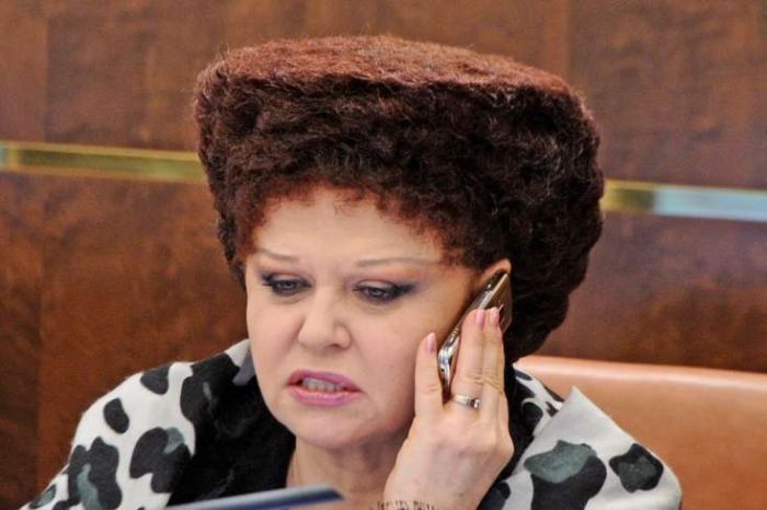 Dünya rusiyalı siyasətçinin saç stilindən danışır - FOTOLAR