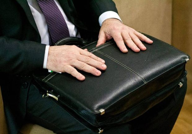 Bəyənmədiyi insanlara “gülənçi” damğası vuran nüfuzlu şəxs kimdir?