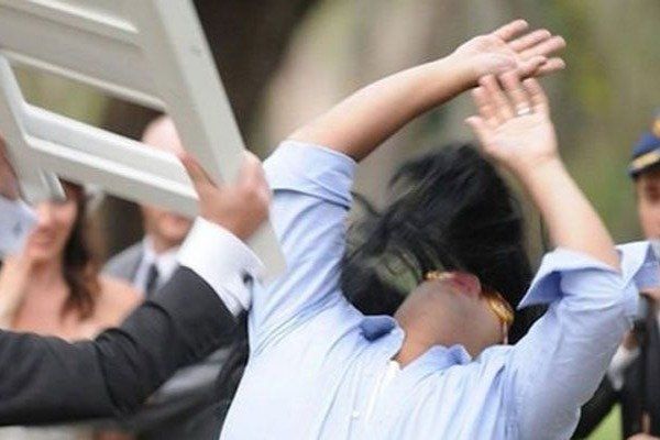 Azərbaycanda toyda dava düşdü onları ayırmaq istəyən isə...