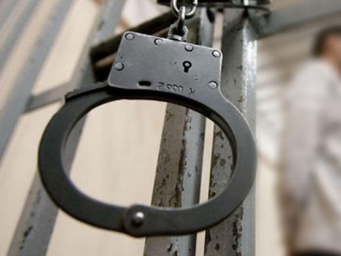 Bakıda məmur və xanımına qarşı dələduzluq edən şəxs məhkəmə zalında həbs olundu