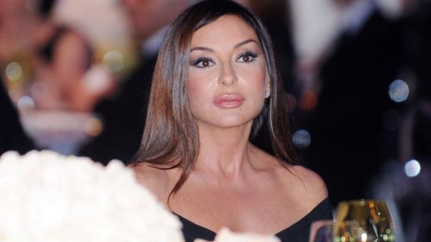 Mehriban Əliyevaya Nizami Gəncəvi Beynəlxalq Mükafatı təqdim olunub