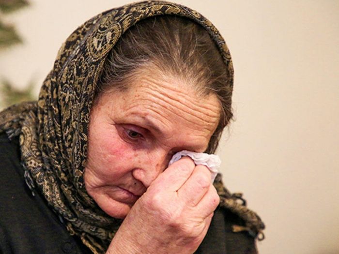 "Ərimi öldürdüm, həyətdə basdırdım" Qadın dustaq