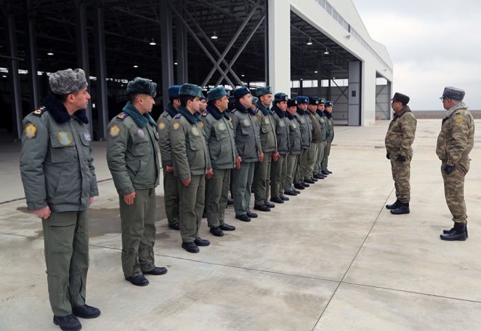 Müdafiə naziri cəbhə bölgəsində bazalaşdırılan yeni helikopter hərbi hissəsində olub