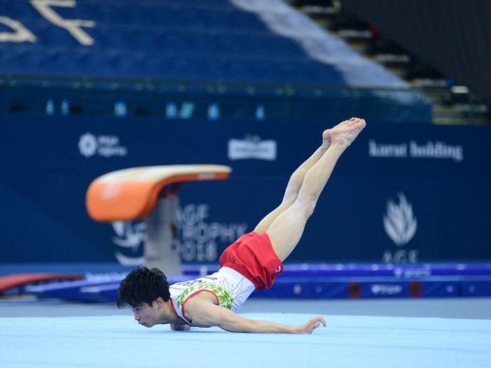 Yapon gimnast Dünya Kubokunda sərbəst hərəkətlərdə qızıl medal qazanıb