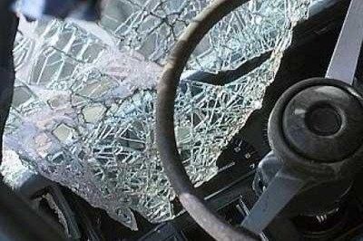 Avtomobil iki azyaşlını vurdu