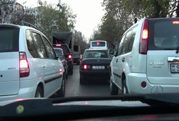 Bakının mərkəzi yolları bağlandı FOTO