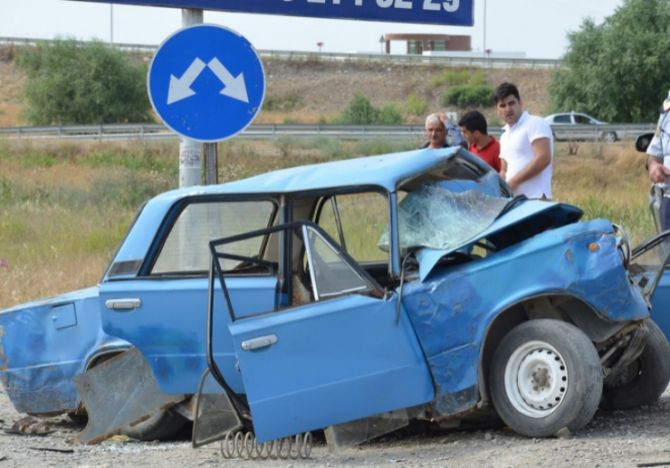 Bakıda iki avtomobil toqquşub, 7 nəfər xəsarət alıb