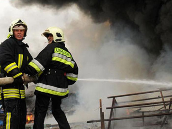 Ağcabədidə ev yanıb