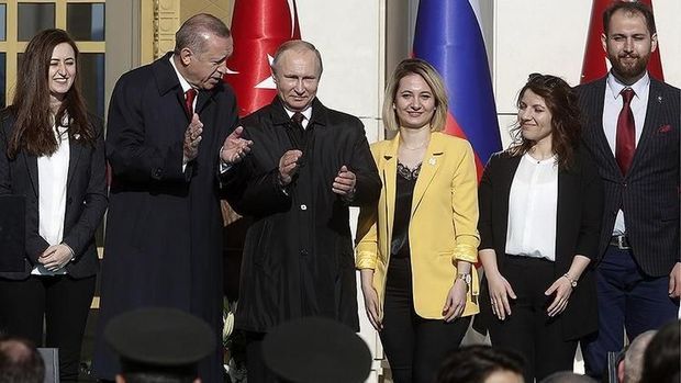 Ərdoğan ideal foto üçün “Putinin qızını” yanına çağırdı