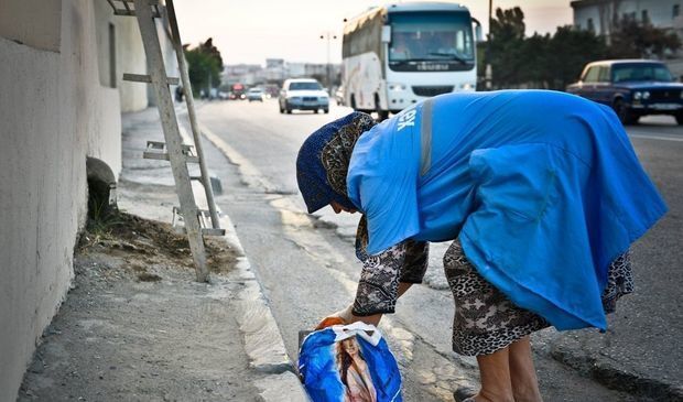 Azərbaycanda daha bir süpürgəçini maşın vurub öldürdü