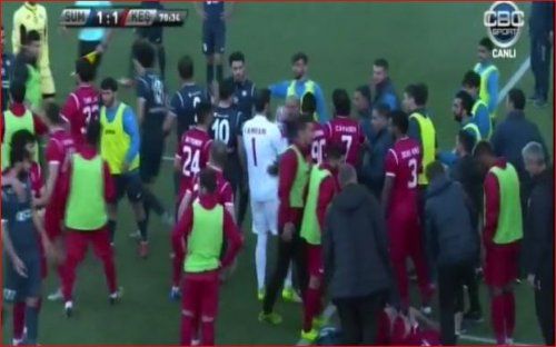 Azərbaycan Kubokunda dava - Baş məşqçi futbolçunu vurdu - VİDEO