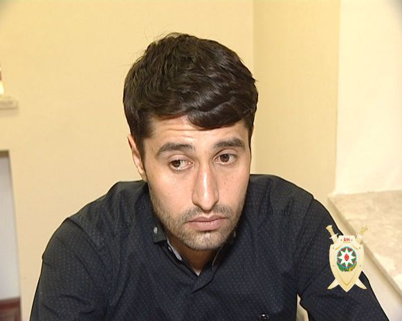 Bakı sakini “Kalaşnikov” satmaq istəyərkən tutuldu FOTO