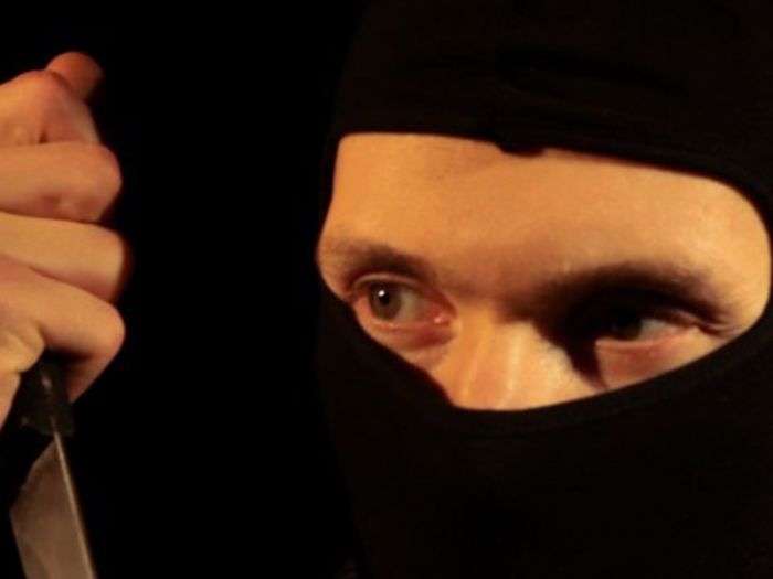 Bakıda maskalı şəxslər mağazaya basqın ediblər