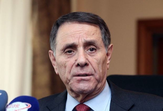 Yeni baş nazir ilk qərarını verdi