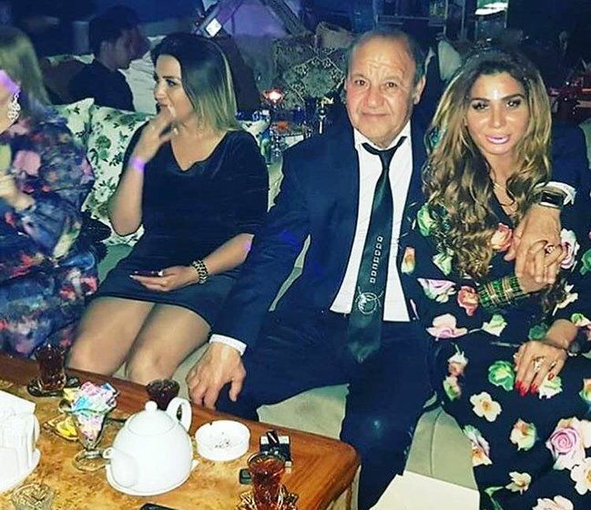 68 yaşlı Əli Mirəliyev gecə klubunda qızlarla əl-ələ FOTO