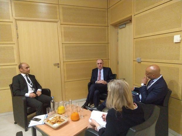 Məmmədyarov Apparturayla görüşüb