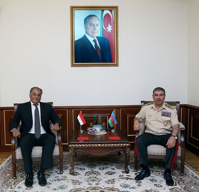 Azərbaycanın Müdafiə naziri Misirin ölkəmizdəki səfiri ilə görüşüb