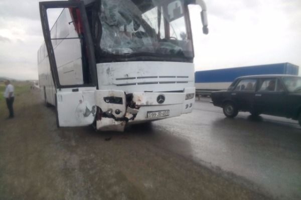 Avtobuslar toqquşdu: yaralılar var - FOTOLAR