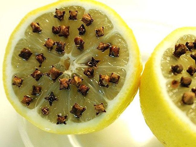 Çarpayınızın yanında mixək sancılmış limon qoyun - İnanılmaz faydası