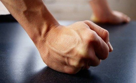 Bakıda vəzifəli şəxs öz kabinetində döyüldü