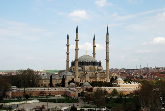 Türkiyədə ildırım məscidin minarəsini belə uçurdu - VİDEO