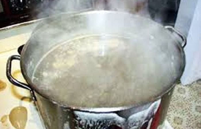 15 günlük körpənin üzərinə qaynar su dağıldı