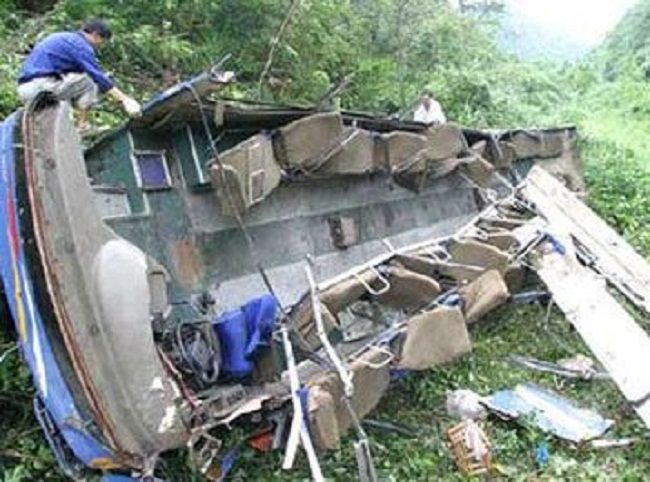 Şamaxıda mikroavtobus aşıb: Xəsarət alanlar var - YENİLƏNİB