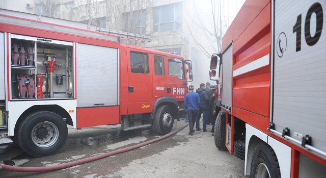 Sumqayıtda yaşayış binası yanıb Təxliyə edilənlər var