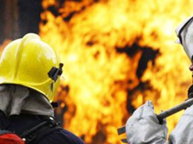 Bakıda yaşayış evi yanıb