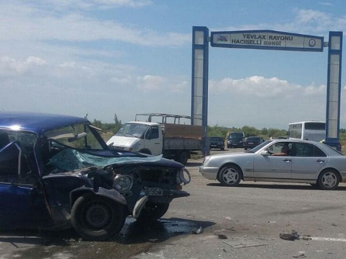 Yevlaxda zəncirvari qəza: yaralılar var