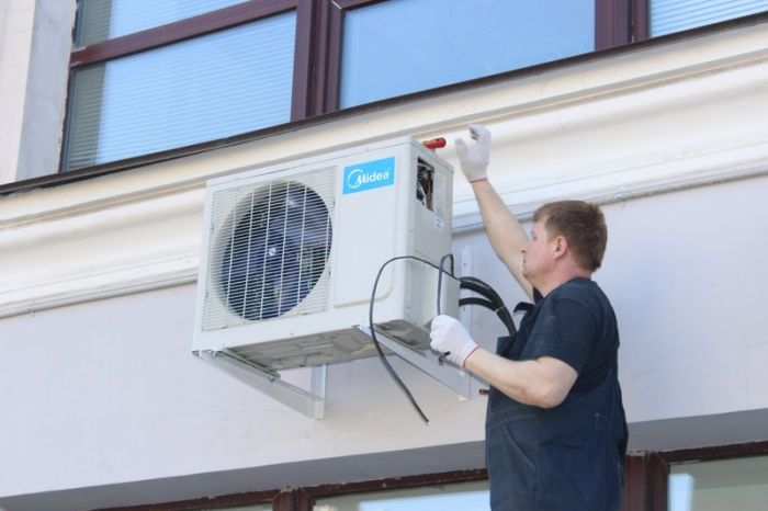 Kondisioner ustasını elektrik cərəyanı vuraraq öldürüb