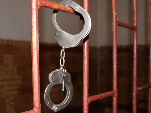 Qızıla görə nənəsini öldürən nəvənin məhkəməsi başlayıb