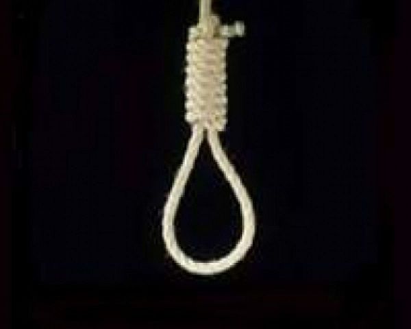 Özünü yataq otağının tavanından asdı