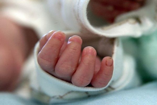 Bakıda maraqlı hadisə Ana uşağını atıb qaçdı