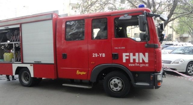 Bakıda 3 otaqlı ev yanıb